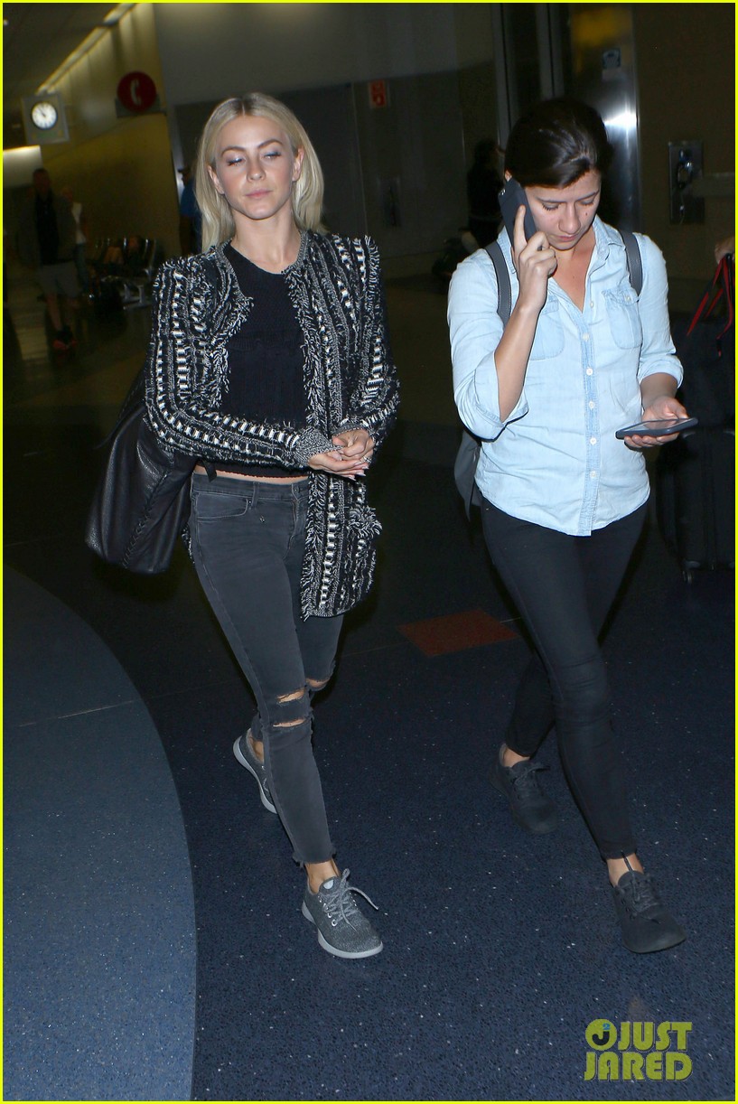 Full Sized Photo of julianne hough flies into lax airport 01 | Julianne