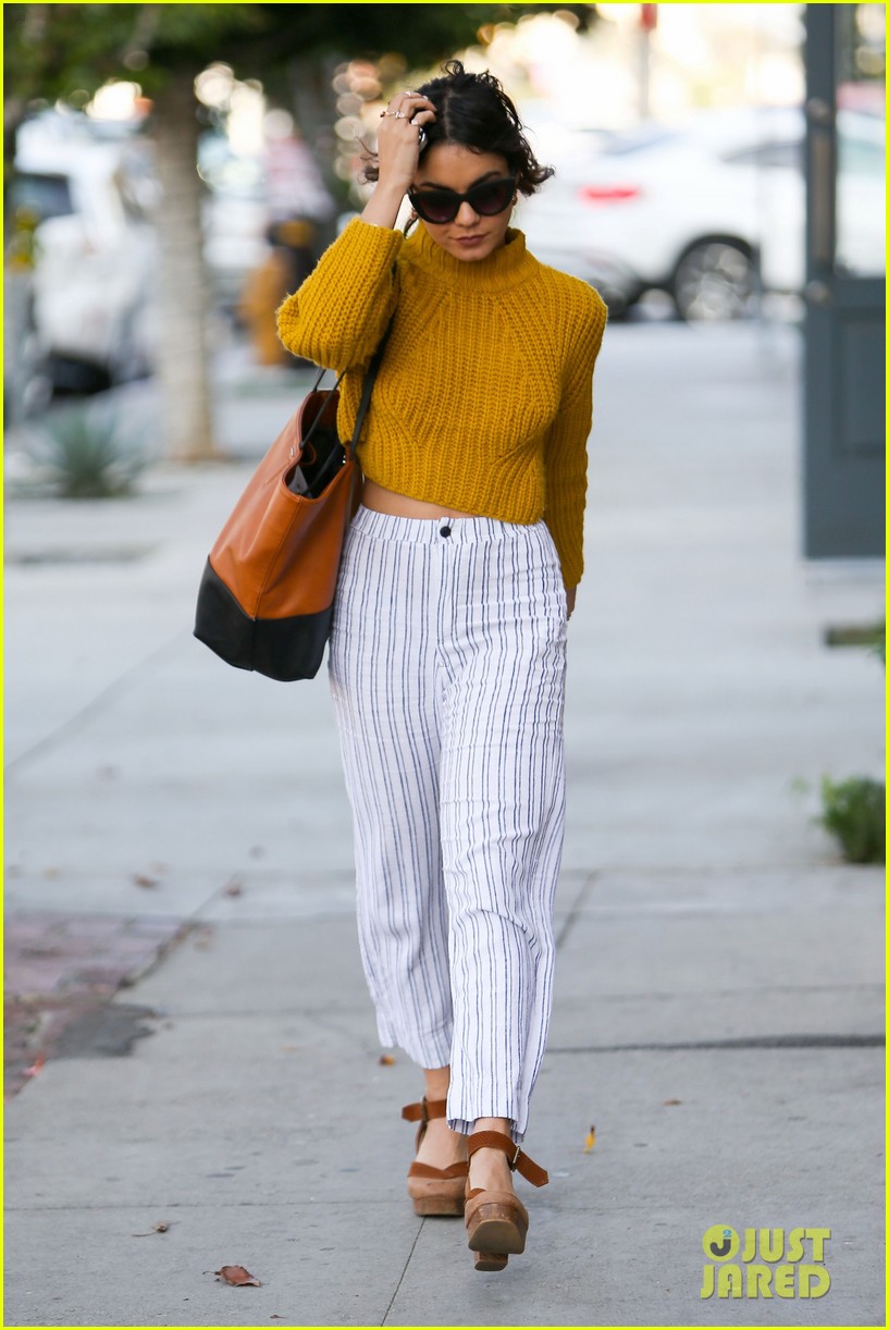 Full Sized Photo of vanessa hudgens thanksgiving quotes coffee run 04