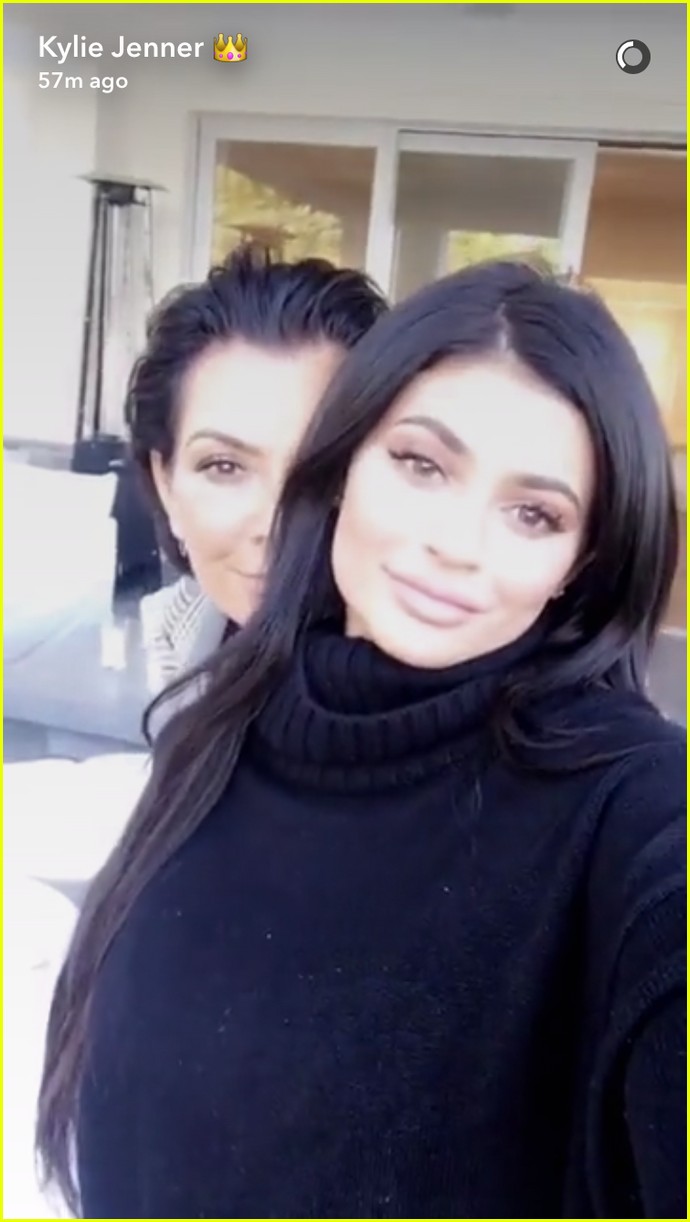 Kylie Jenner Hosts Thanksgiving Dinner at Her House! | Photo 1052854 ...