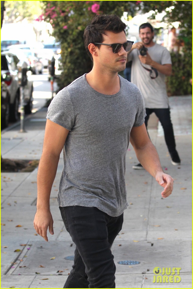 Full Sized Photo of taylor lautner protects his younger brother in new ...