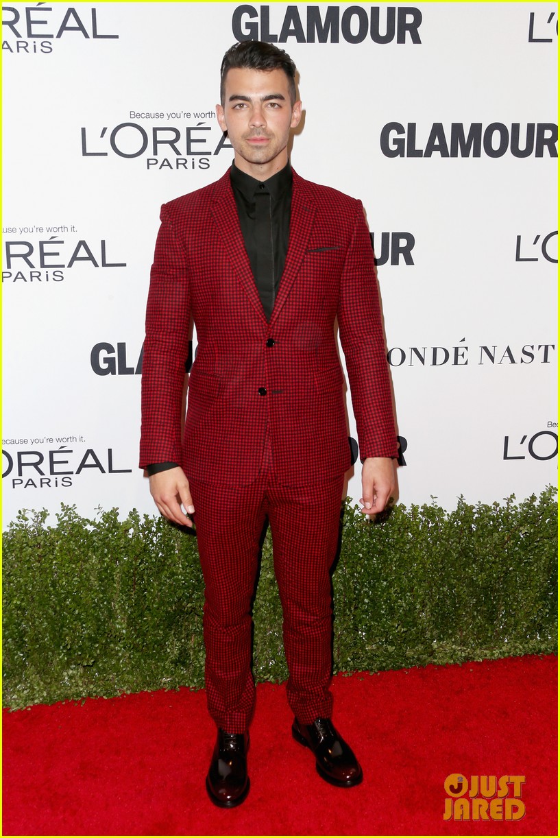 demi lovato and joe jonas celebrate girl power at glamour event 15