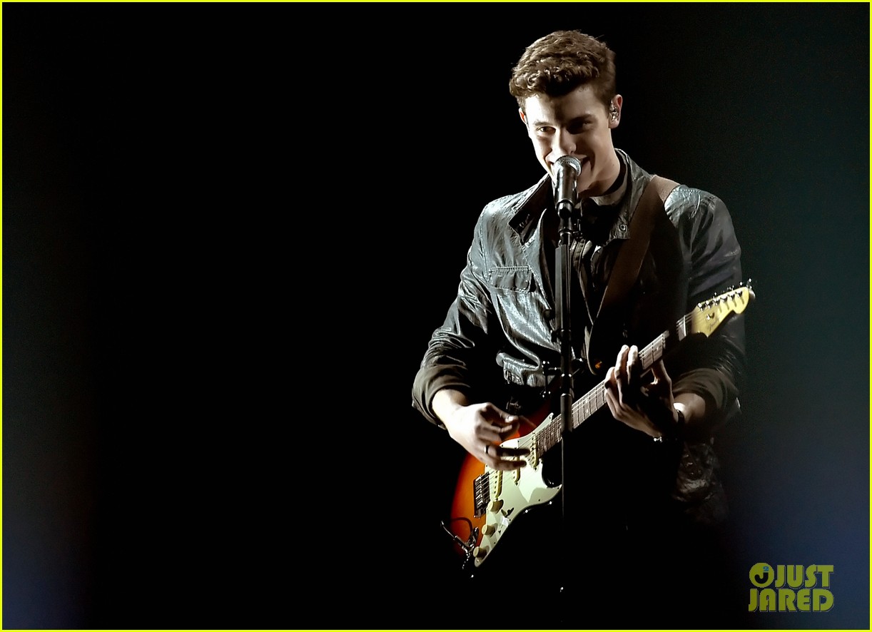 VIDEO Shawn Mendes Wows With 'Treat You Better' & 'Mercy' Medley at