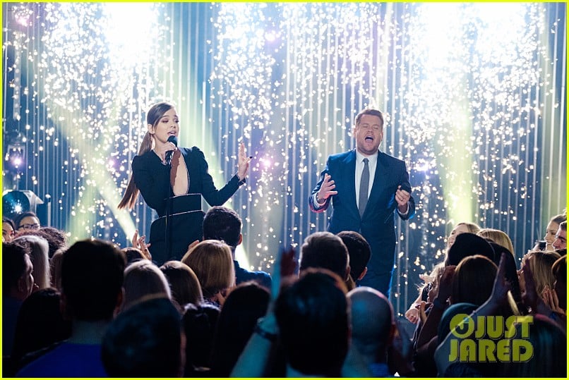 Full Sized Photo Of Hailee Steinfeld Sings Firework Using Just The First Line 07 Watch Hailee