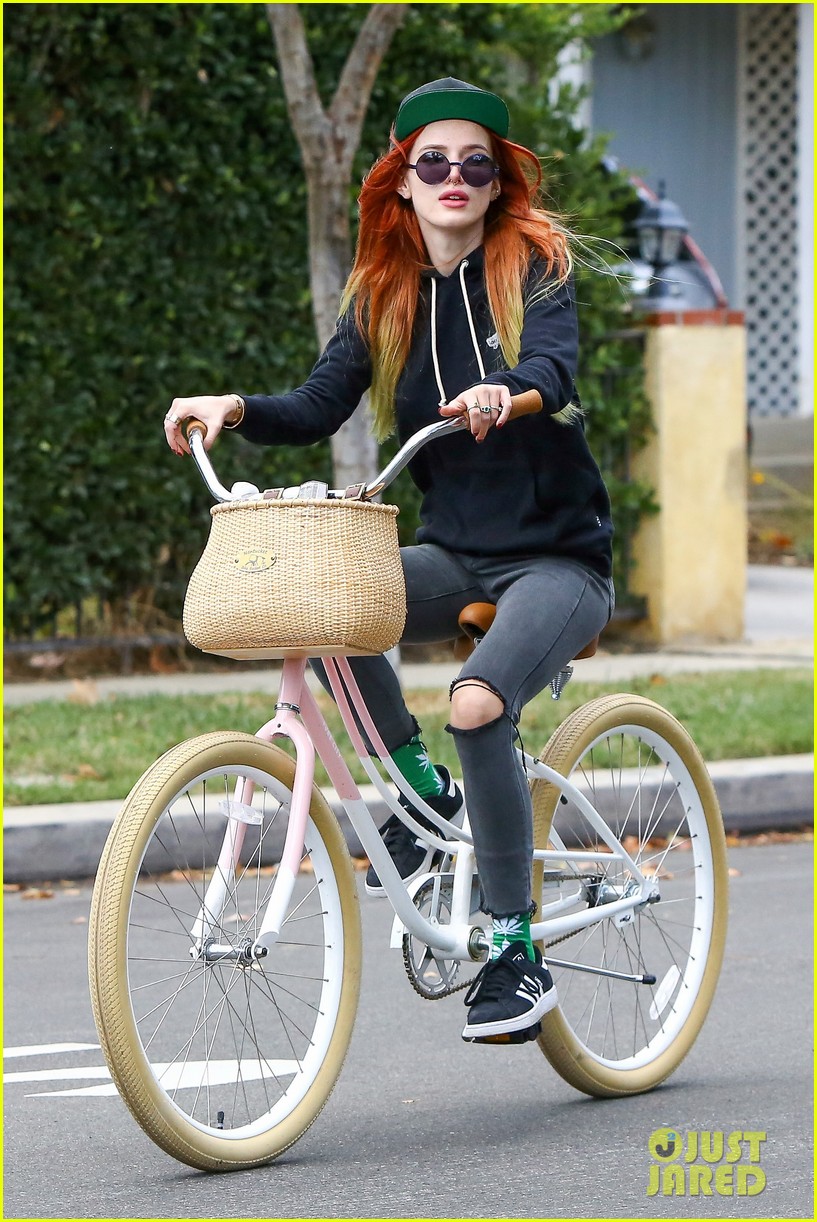 VIDEO: Bella Thorne Flirts with the Camera! | Photo 1053398 - Photo