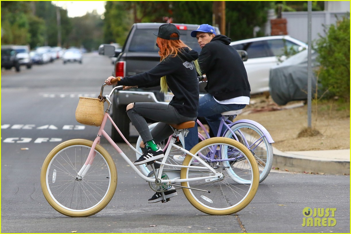 VIDEO: Bella Thorne Flirts with the Camera! | Photo 1053404 - Photo