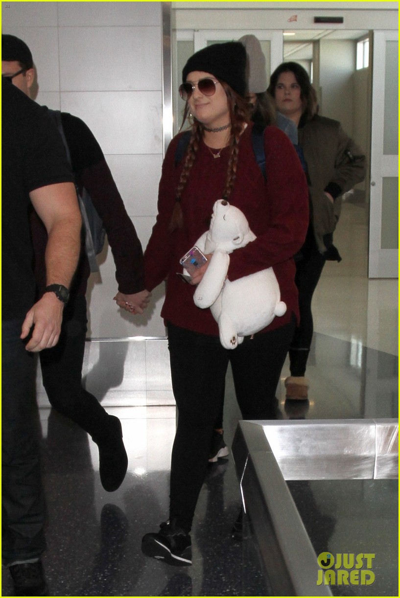 Meghan Trainor casually shuffles through LAX in slippers