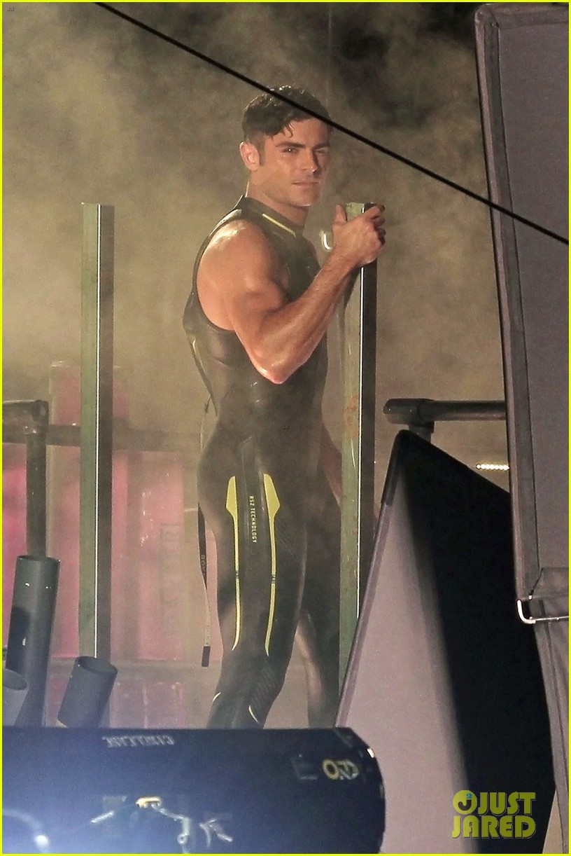 zac efron shows some muscle during baywatch re shoots 01