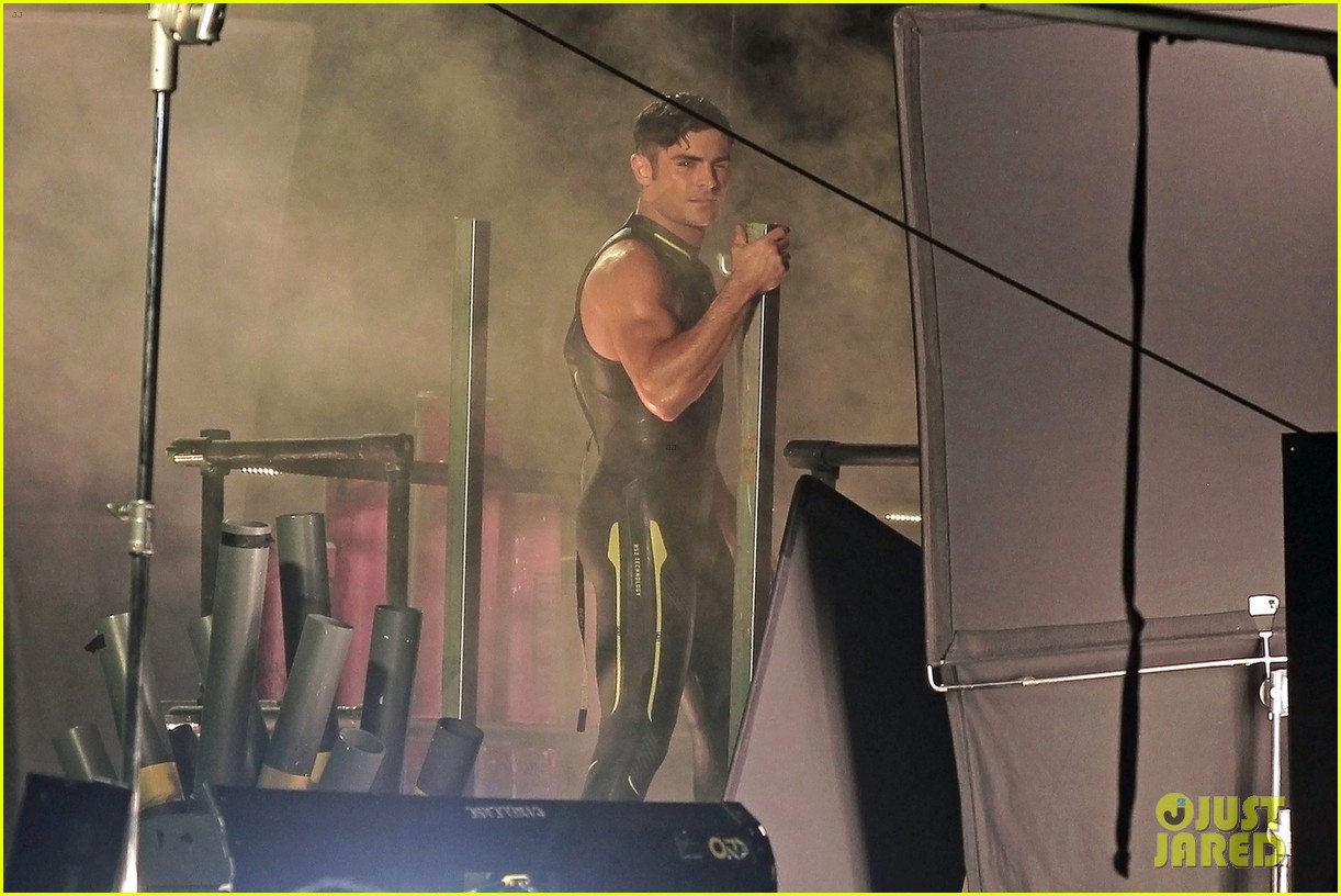 zac efron shows some muscle during baywatch re shoots 05