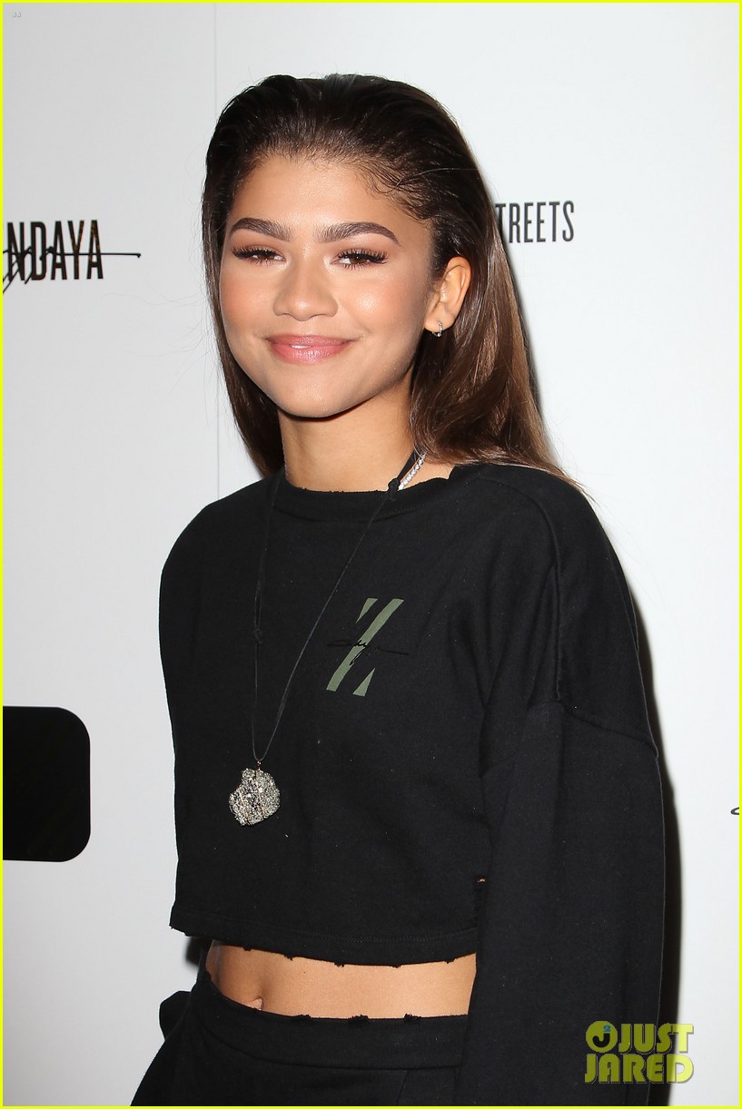 Zendaya Kicks Off 'Daya By Zendaya' Pop-Up Events In NYC | Photo ...