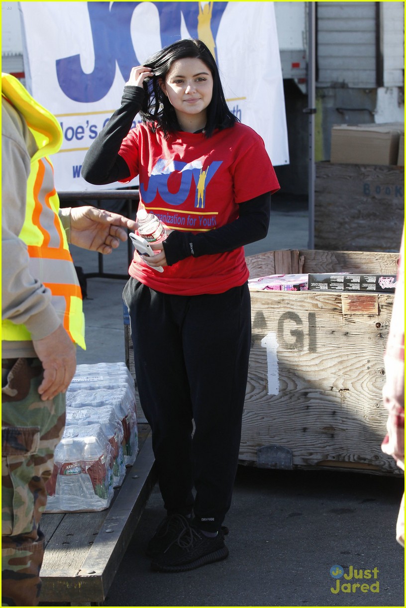 Full Sized Photo of ariel winter joy toy drive 04 | Ariel Winter Gives