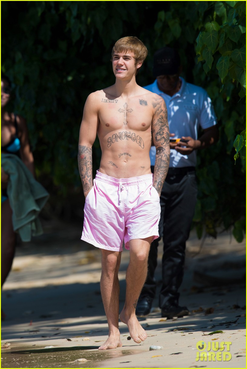 Full Sized Photo Of Justin Bieber Shirtless Beach Barbados 12 Justin Bieber Goes Shirtless At