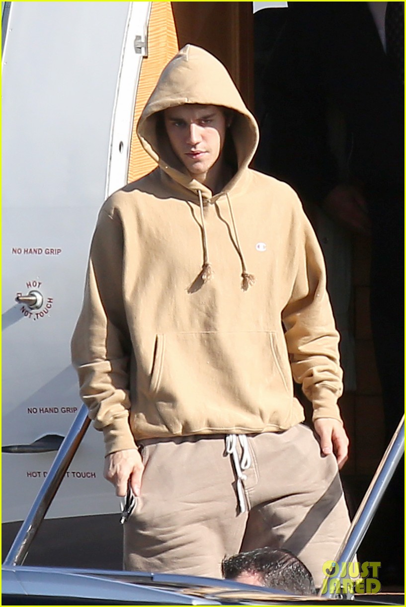 Justin Bieber Flies Out of Town With Mystery Lady! | Photo 1059120 ...