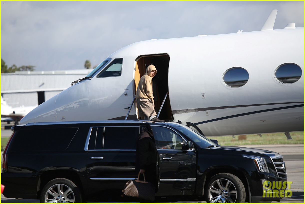 Justin Bieber Flies Out of Town With Mystery Lady! Photo 1059147