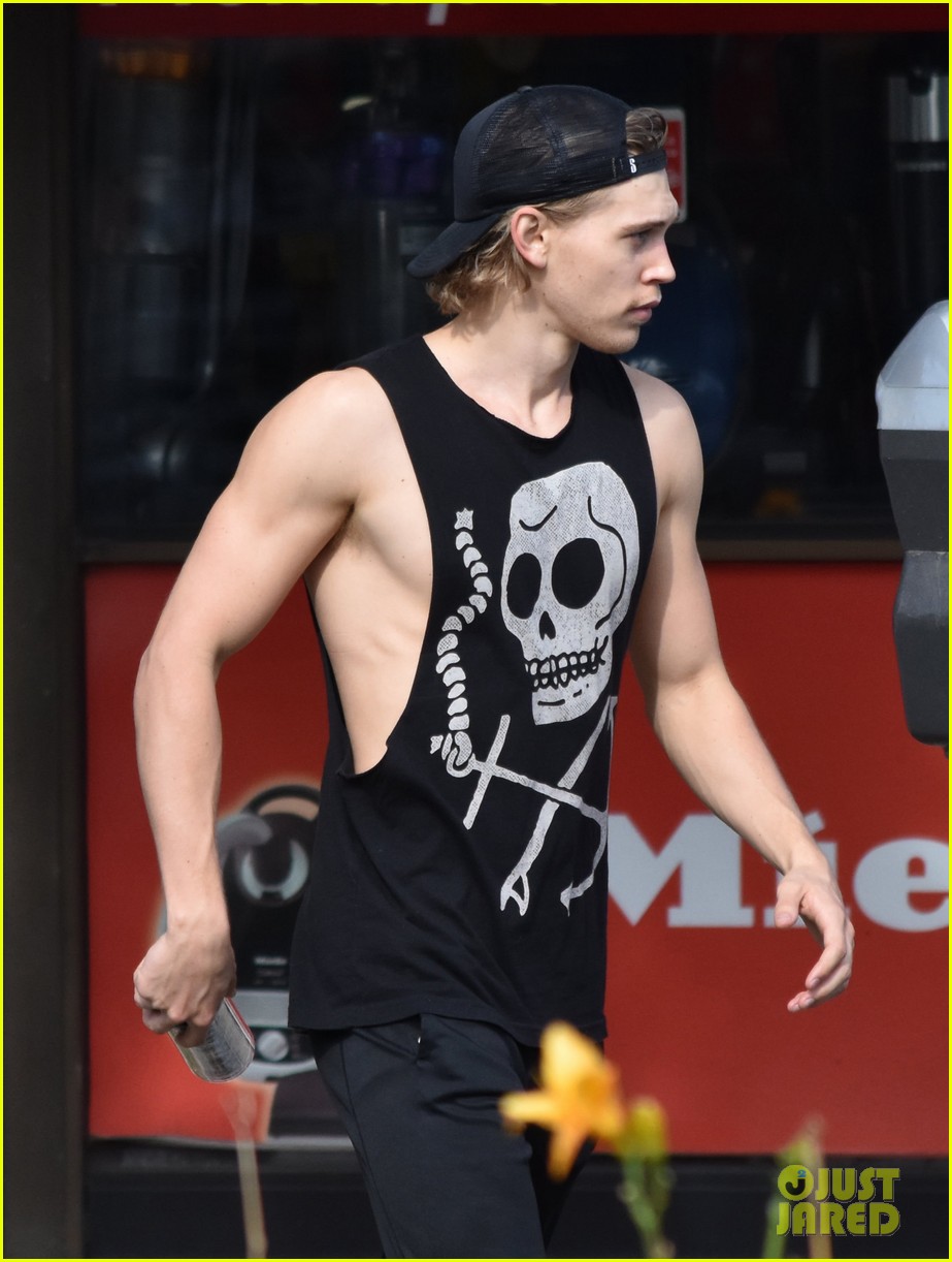 Austin Butler Puts In Some More Time At The Gym Photo 1056079 Photo Gallery Just Jared Jr 