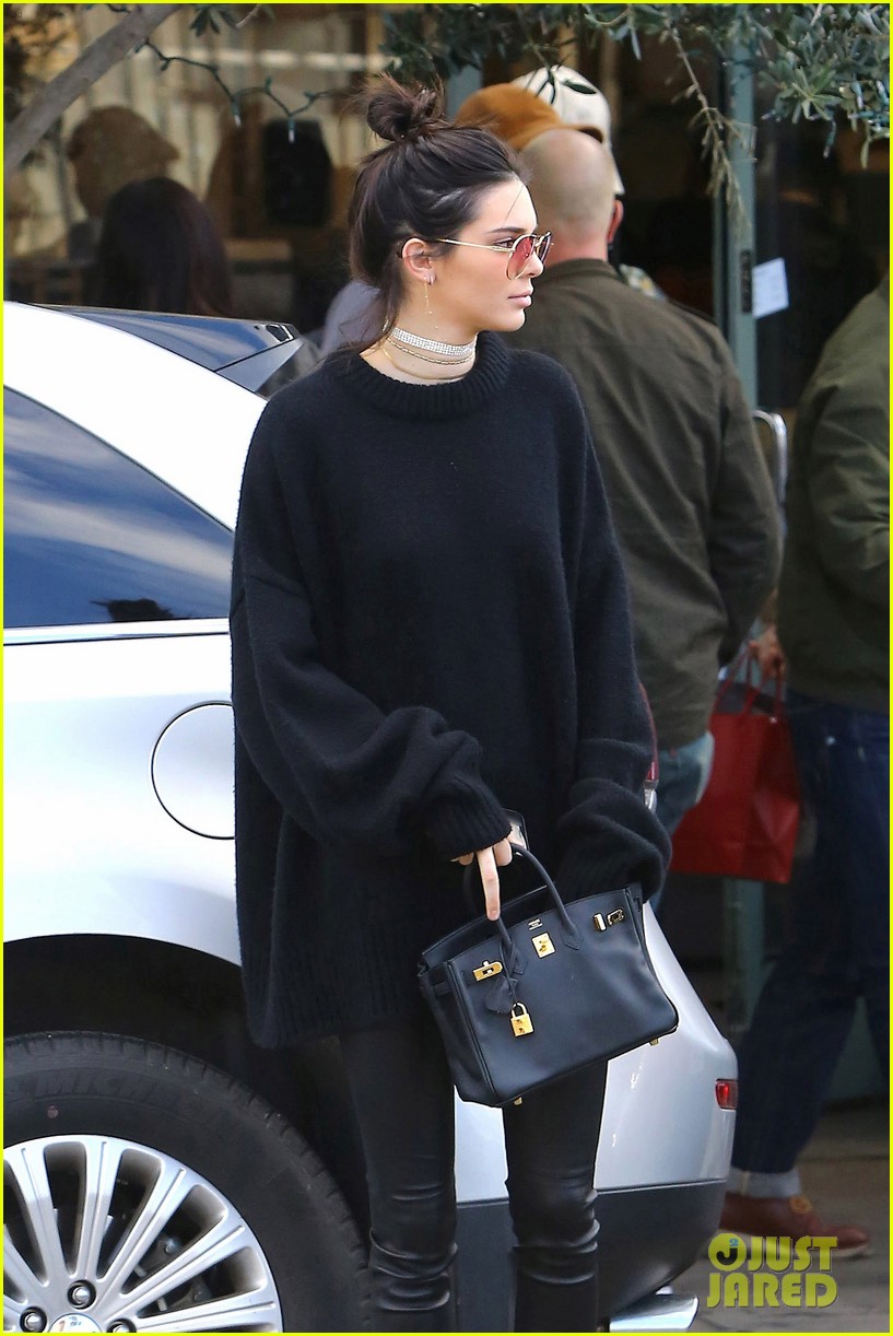 Kendall Jenner Lays in Bed in Her Calvins Photo 1059702 Photo