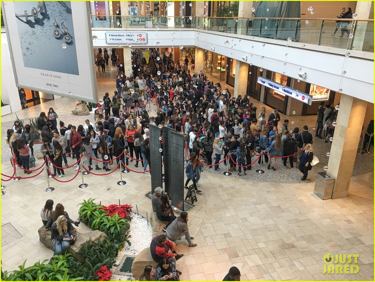 Kylie Jenner Westfield Topanga Mall October 6, 2015 – Star Style
