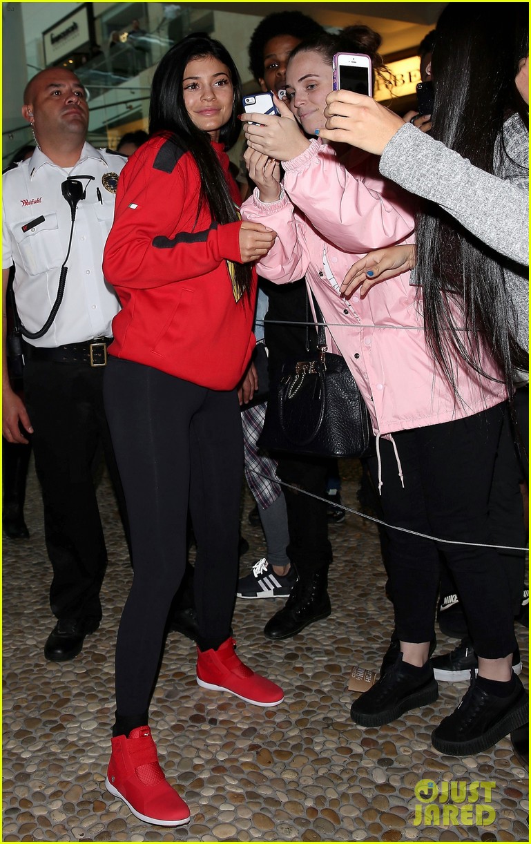 Kylie Jenner goes shopping at the Topanga Canyon Mall in Canoga