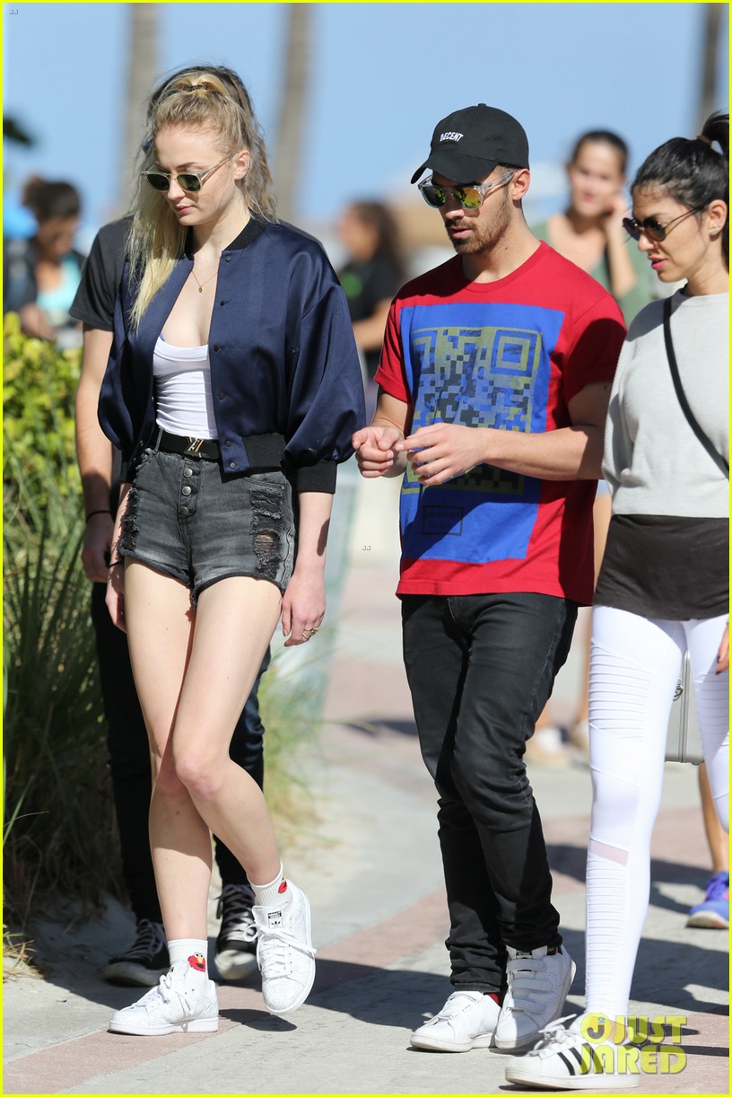 Joe Jonas & Game of Thrones' Sophie Turner Kick Off New Year's Weekend