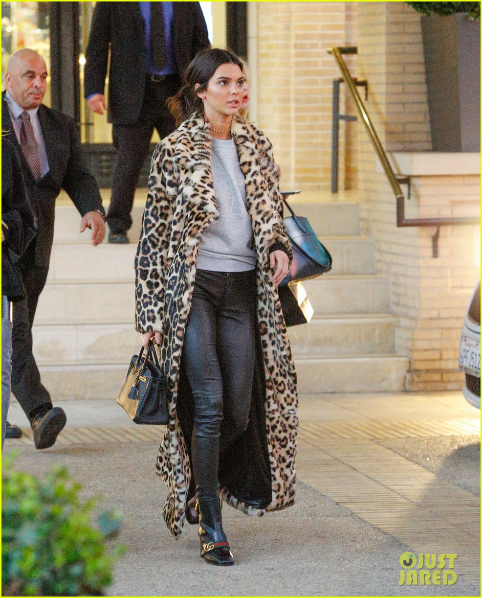 Kendall Jenner Offers Silly Gag Gift Ideas For Your Friends! | Photo
