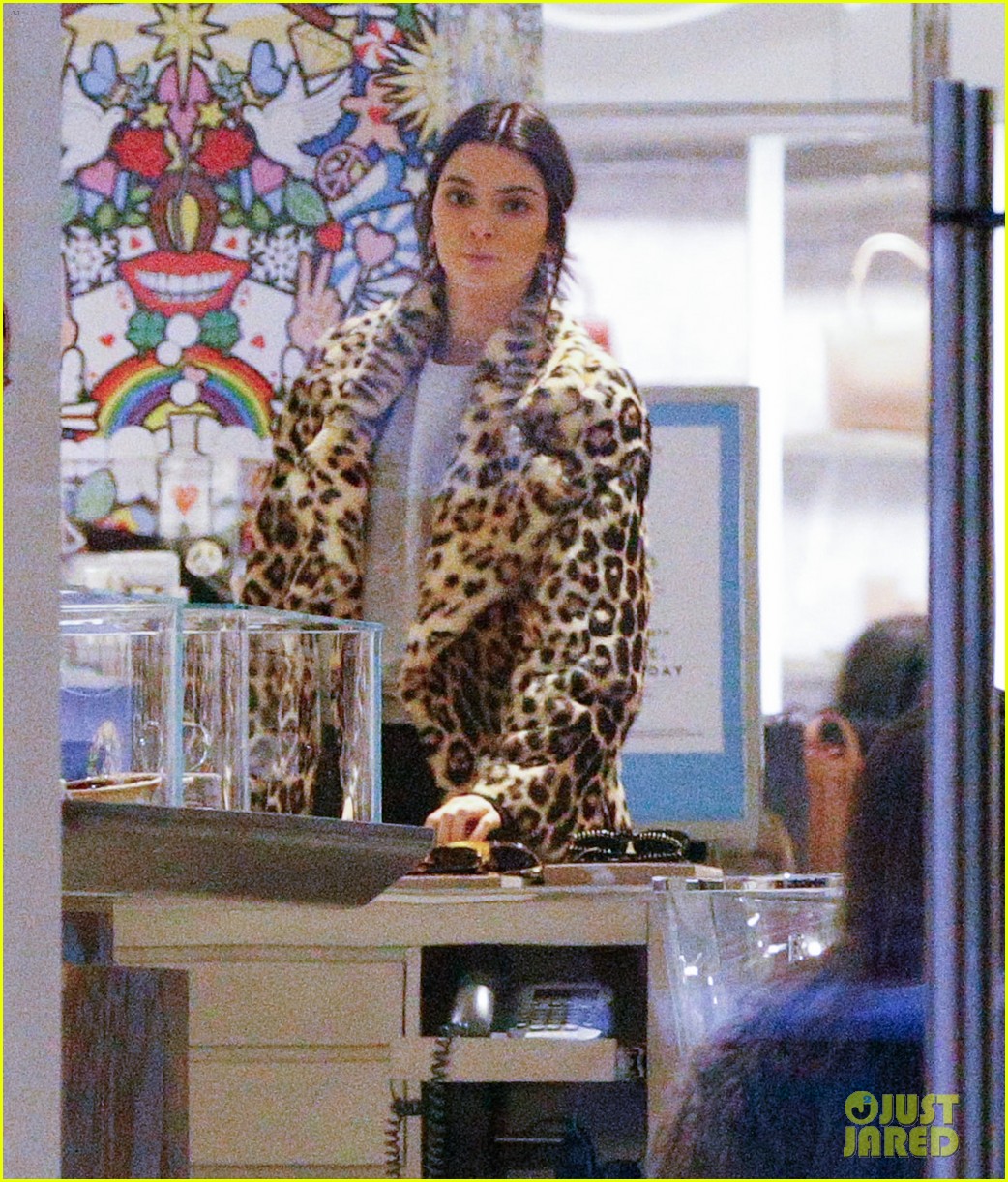 Kendall Jenner Offers Silly Gag Gift Ideas For Your Friends! | Photo