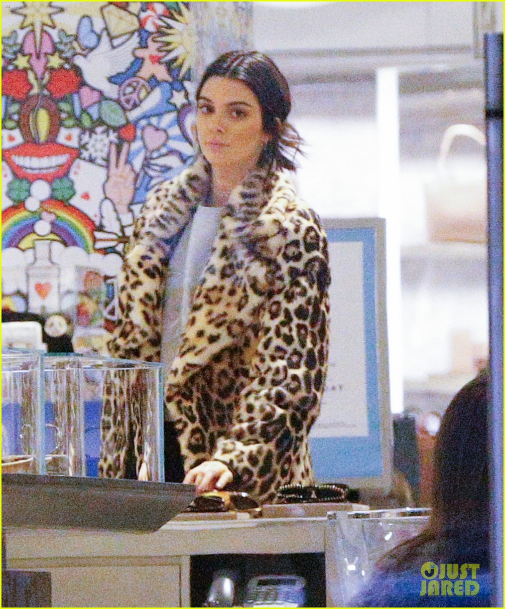 Full Sized Photo of kendall jenner hailey baldwin shopping barneys 08