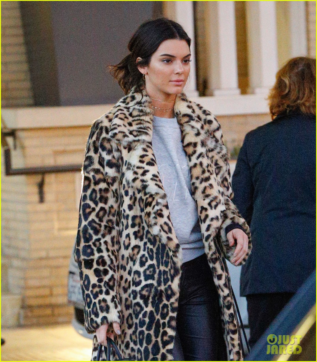 Kendall Jenner Offers Silly Gag Gift Ideas For Your Friends! | Photo