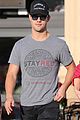 taylor lautner and billie lourd make first public appearance after sharing a kiss 03