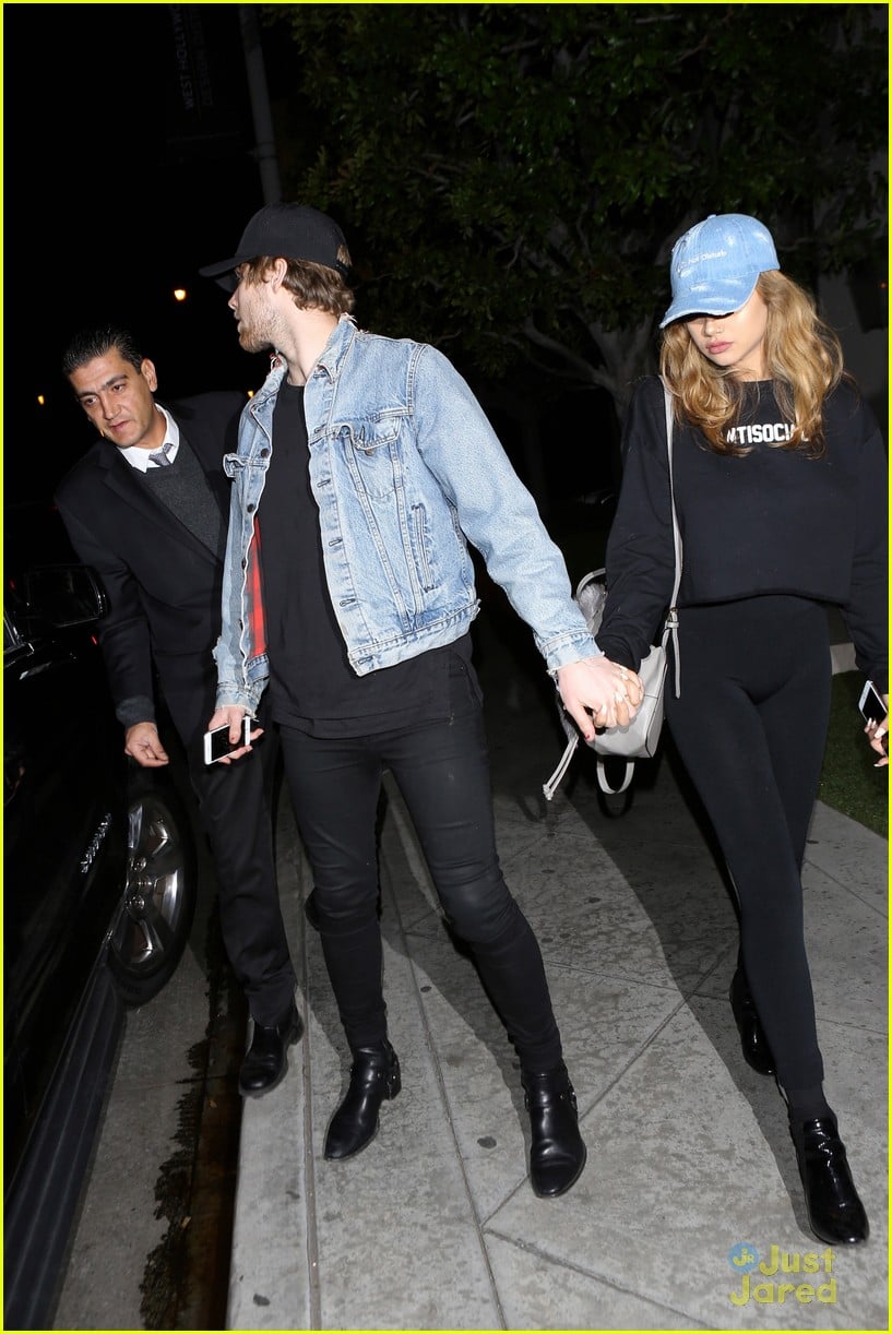 Luke Hemmings & Girlfriend Arzaylea Hold Hands For Catch LA Date Night ...