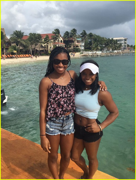 Simone Biles Swims With Sharks During Tropical Holiday Vacation Photo 1060039 Photo Gallery 7519