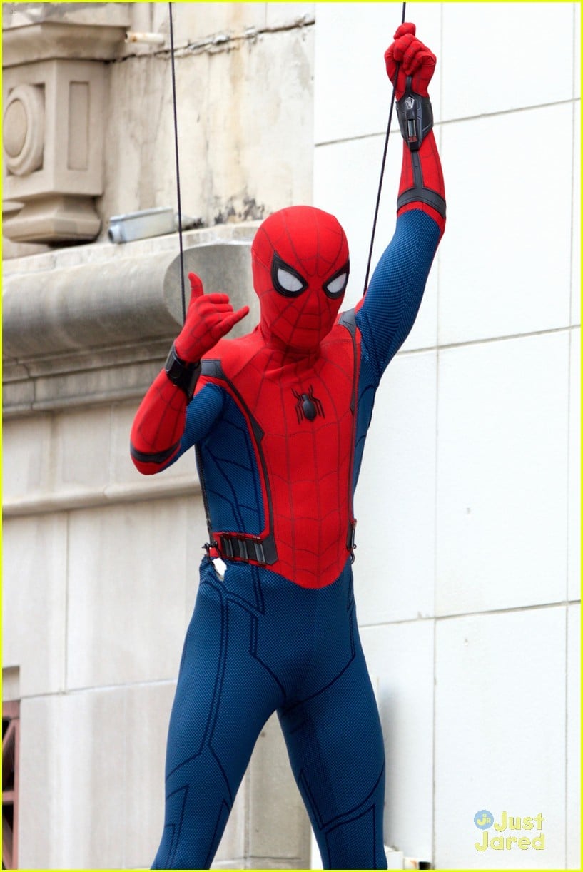 Introducir 73+ imagen tom holland spiderman homecoming suit