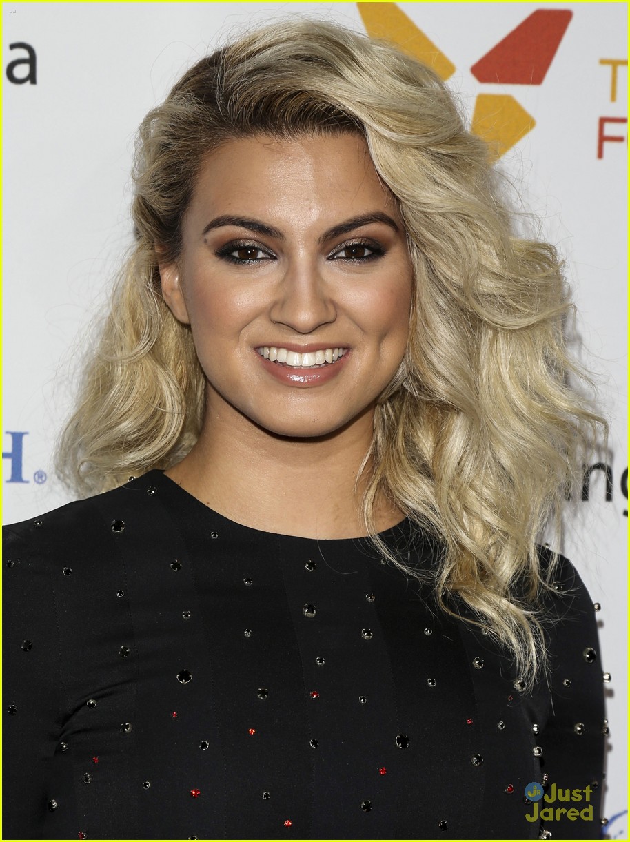 Full Sized Photo of tori kelly sing scoop laurie hernandez make wish