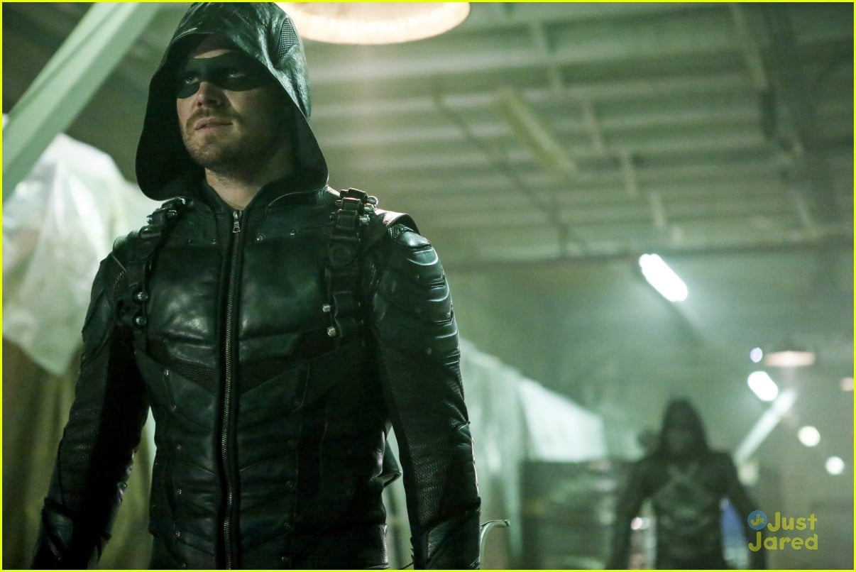 Felicity Kicks Off Her Revenge Agenda With Help From Oliver On 'Arrow ...