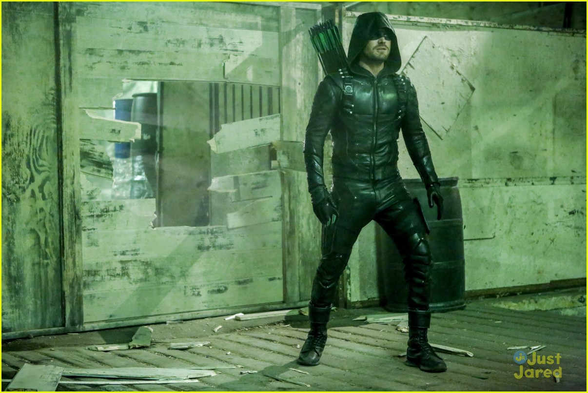 Felicity Kicks Off Her Revenge Agenda With Help From Oliver On 'Arrow