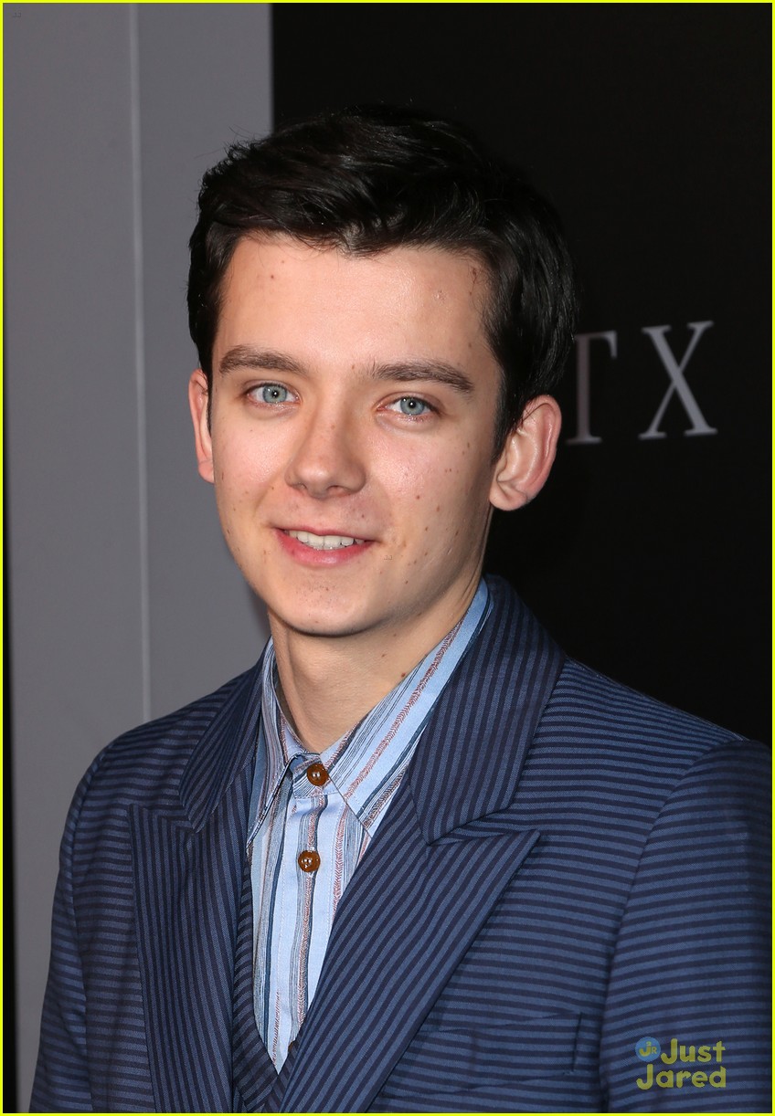 Britt Robertson & Asa Butterfield's On-Screen Romance is One You Dream ...