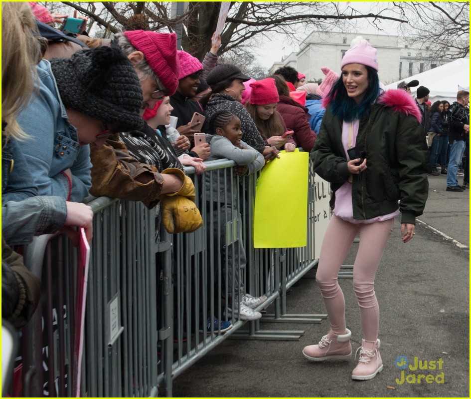 Full Sized Photo of bella thorne womens march dc pics 10 | Bella Thorne