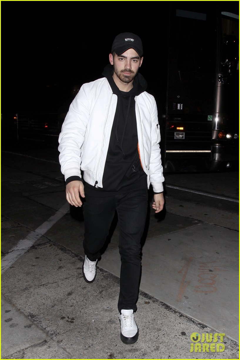 Nick Jonas Gives Advice for the New Year! | Photo 1060780 - Photo