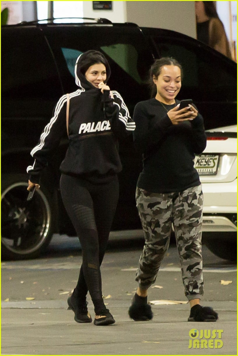 Kylie Jenner & Tyga Go On Double Date For Burgers! | Photo 1063088 ...