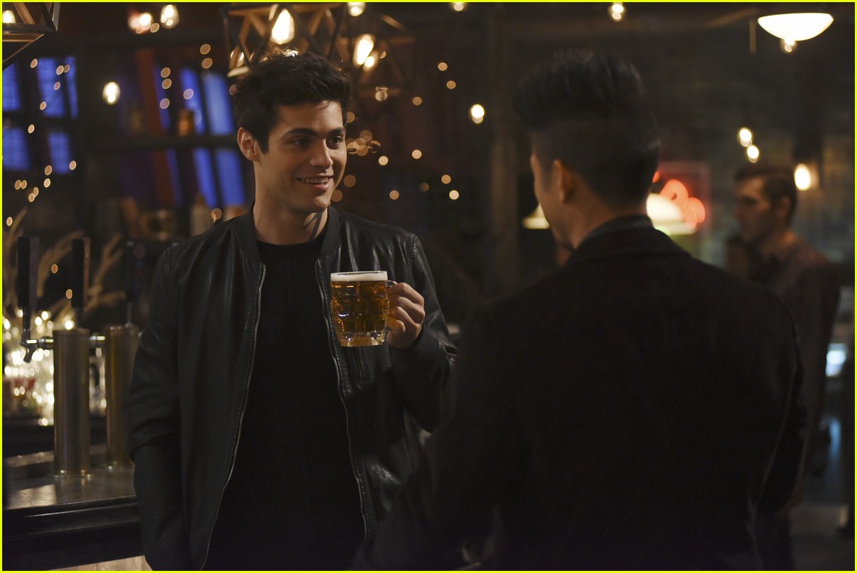 Magnus And Alec Go On Their First Date In New Shadowhunters Photos