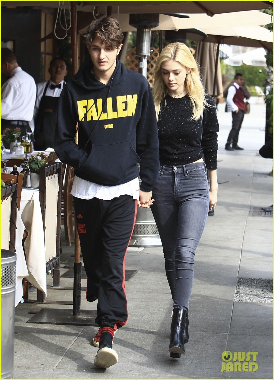 Anwar Hadid Is Dating Sister Gigi's Pal Nicola Peltz! | Photo 1063901 ...