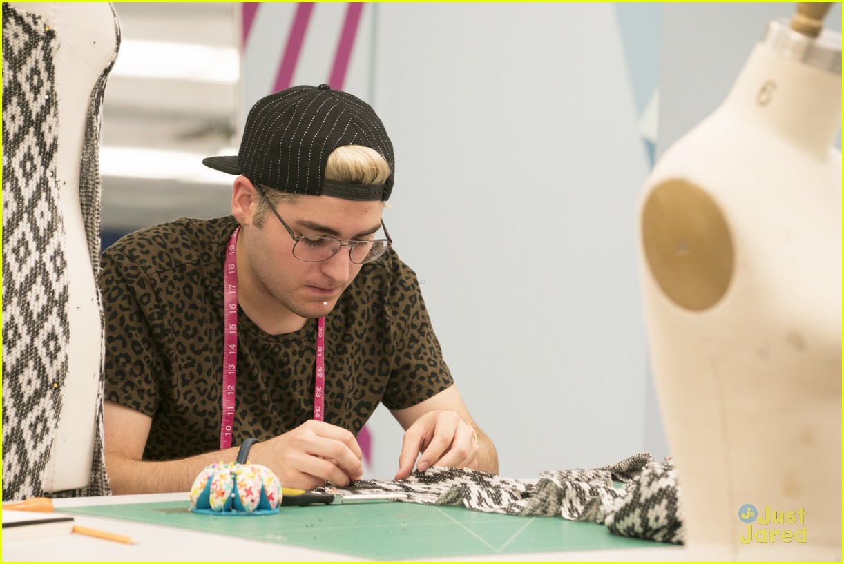 Full Sized Photo of project runway junior sneak peek transitional look