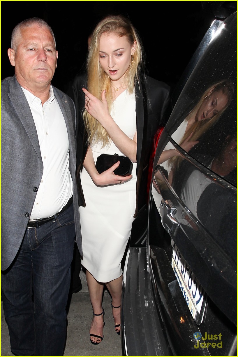 Sophie Turner & Boyfriend Joe Jonas Hit CAA's Golden Globes Party ...