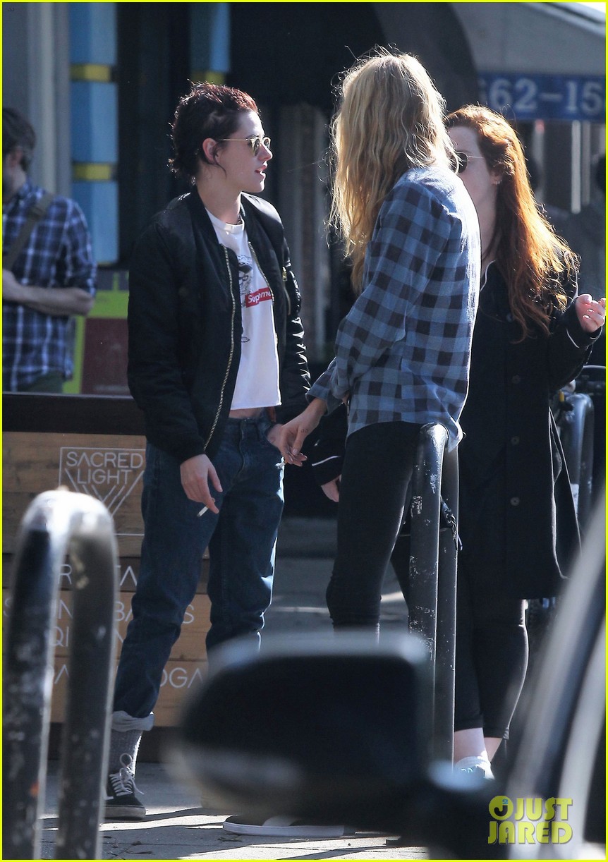 Kristen Stewart Grabs Lunch With New Girlfriend Stella Maxwell Photo 1061564 Photo Gallery 