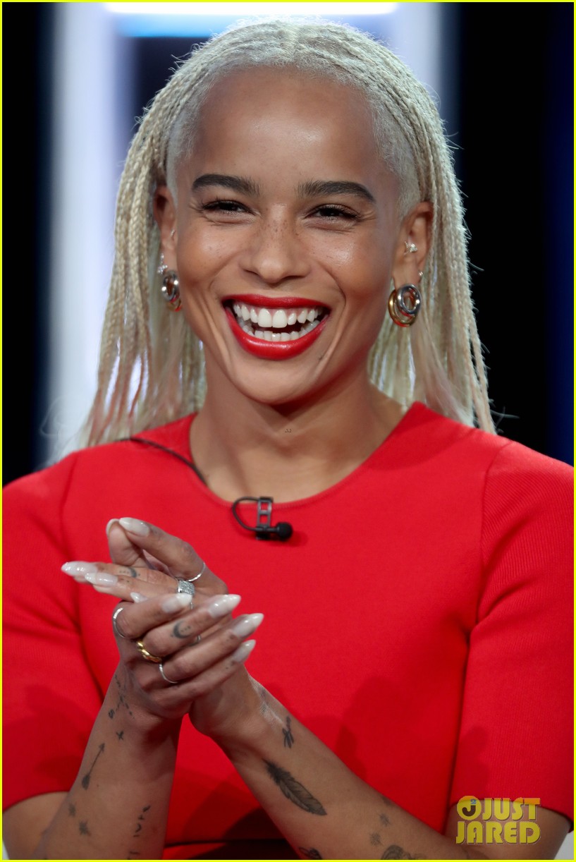 'Divergent' Stars Shailene Woodley & Zoe Kravitz Reunite to Promote