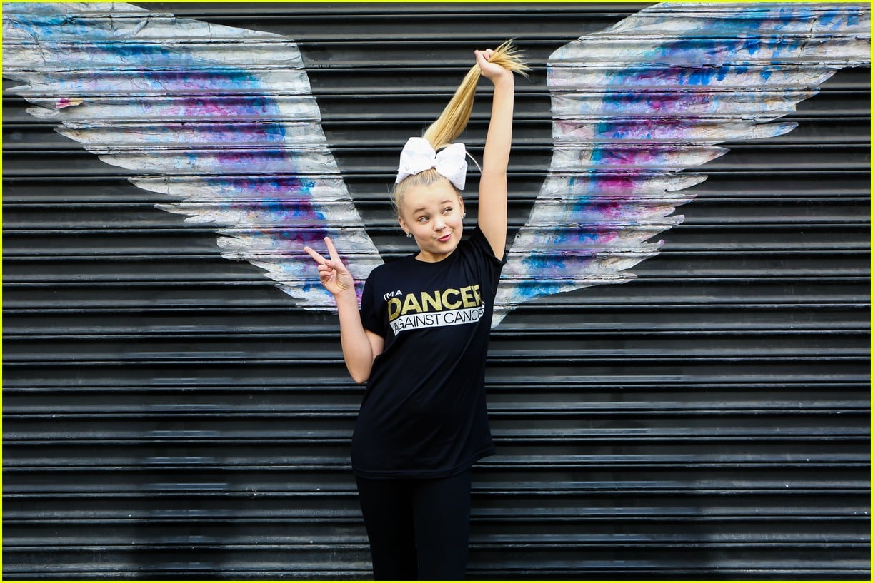 Maddie And Mackenzie Ziegler Promote Dancer Against Cancer Tee In New Campaign Photo 1061022