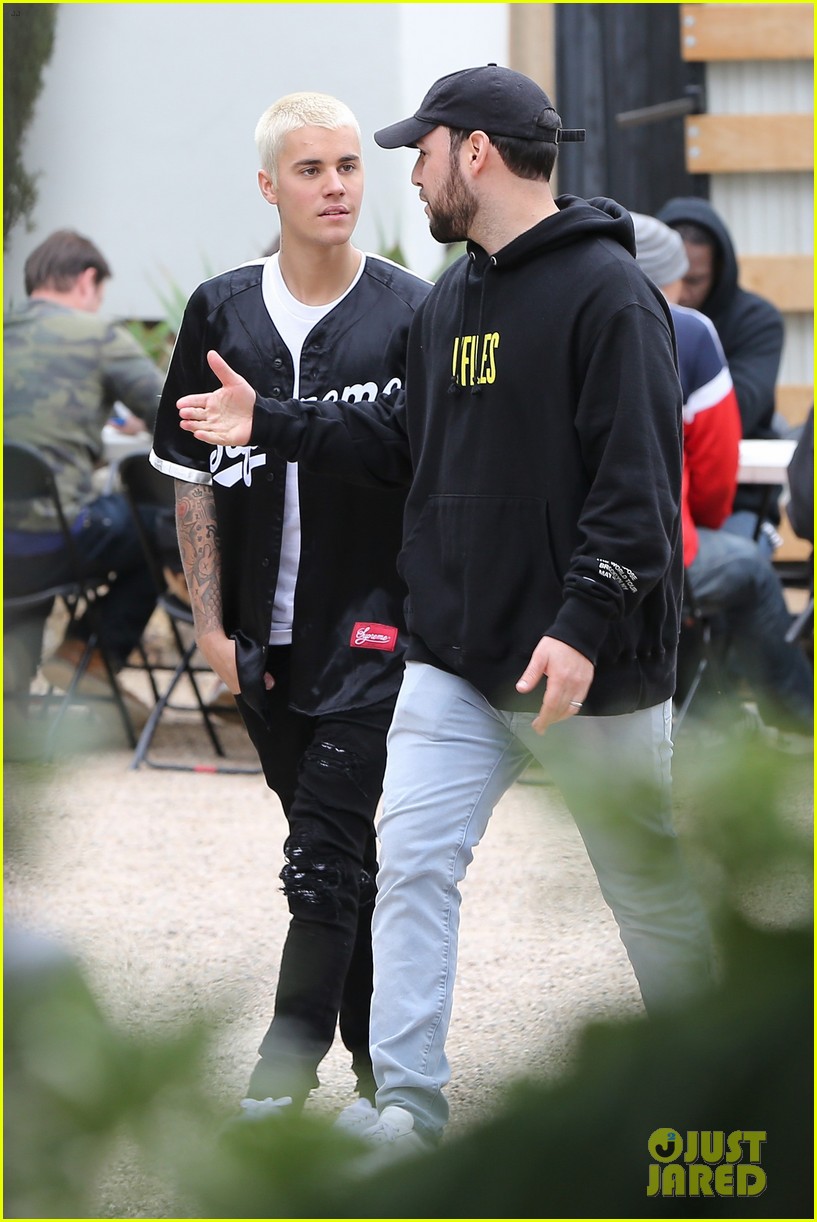 Justin Bieber S Face Was The Highlight Of A Milan Fashion Week Show Photo Justin Bieber Pictures Just Jared Jr