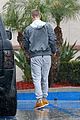 justin bieber joins pick up basketball game on venice beach 06