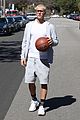 justin bieber joins pick up basketball game on venice beach 18