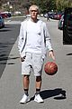 justin bieber joins pick up basketball game on venice beach 23