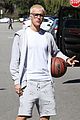 justin bieber joins pick up basketball game on venice beach 26