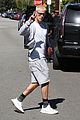 justin bieber joins pick up basketball game on venice beach 28